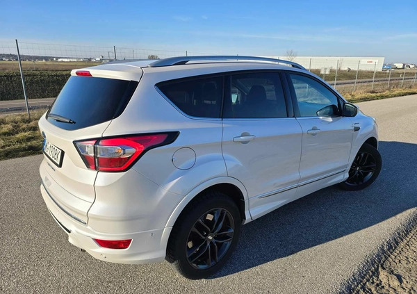 Ford Kuga cena 92500 przebieg: 82000, rok produkcji 2017 z Garwolin małe 466